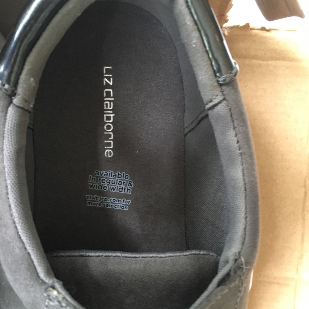 New, Liz Claiborne sneaker. Size 9 wide. - Picture 2 of 6